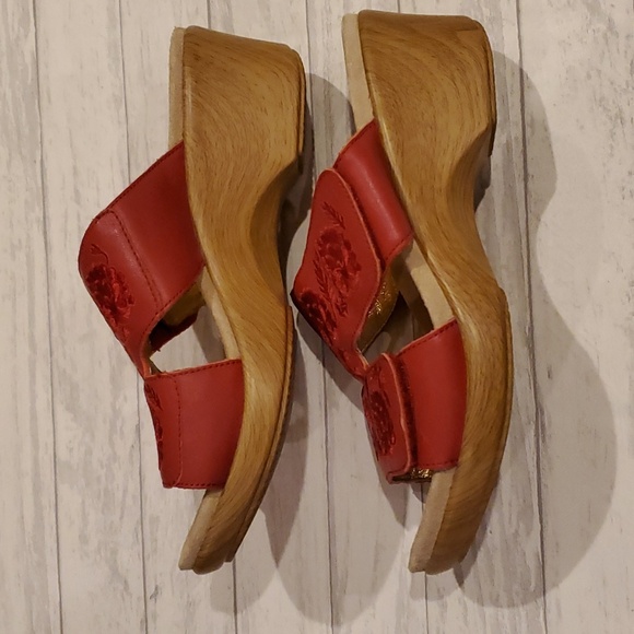 Alegria | Lin Red Floral Embroidered Leather Slide Sandals | Size 9 - Picture 8 of 15